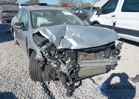 2015 Volvo S60 T5 Platinum z USA, uszkodzony, nr VIN YV126MFD4F1304048